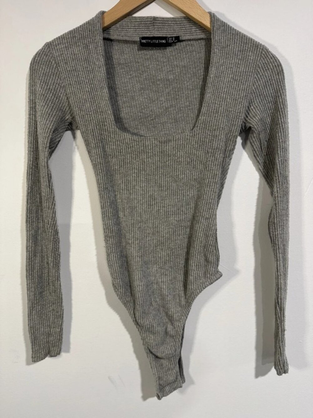 Pretty Little Thing Women's Grey Ribbed Square Neck Long Sleeve Bodysuit Sz 2
